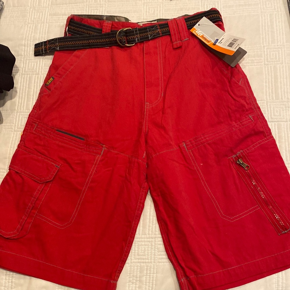 Urban Up Red Board Shorts lots of pockets with inside mesh. Size 16 youth